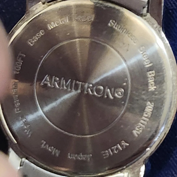 Armitron water resistant mens watch - Picture 6 of 8